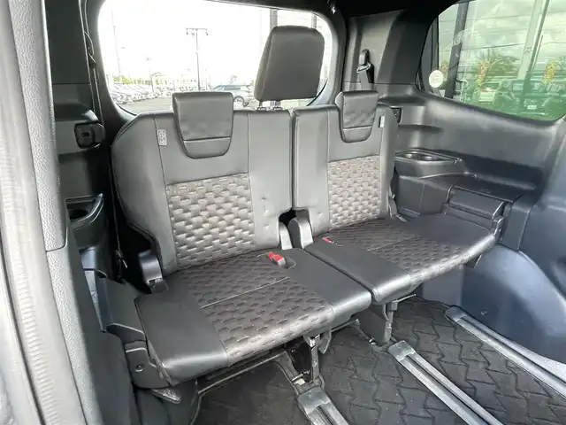 トヨタ ヴォクシー S－Z 道央・札幌 2023(令5)年 5.6万km アティチュードブラックマイカ ４WD/寒冷地仕様/純正ディスプレイオーディオ（ナビ機能付き）/AM/FM/BT/トヨタセーフティセンス/プリクラッシュセーフティ/横滑り防止装置/レーダークルーズコントロール/レーンキープアシスト/パーキングアシスト/クリアランスソナー/ブラインドスポットモニター/PDA/RCTA/RCD/PKSB/SEA/RSA/AdvancedDrive/LCA/FCTA/パノラミックビューモニター/ビルトインETC/ドライブレコーダー/ECOMODE/ワイパーデアイサー/両側パワースライドドア/パワーバックドア/前席/２列目シートヒーター/ハーフレザーシート/革巻きステアリング/ステアリングリモコン/ハンドルヒーター/電動パーキング/ブレーキホールド/MTモード付AT/プッシュスタート/スマートキー/LEDヘッドライト/オートライト/オートハイビーム/電動格納ミラー/ウィンカーミラー/フロアマット/レンタカー登録