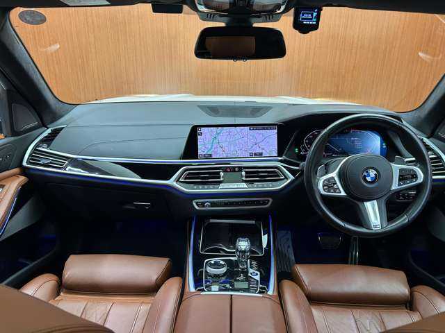 ＢＭＷ Ｘ７ xDrive35d Mスポーツ 千葉県 2020(令2)年 5.7万km ミネラルホワイト サンルーフ　/２列目コンフォートシート　/リアエンターテイメント　/ｈａｒｍａｎｋａｒｄｏｎ　/ＯＰ２２インチＡＷ　/茶革シート　/シートヒーター　/ベンチレーション　/電動リアゲート　/パーキングアシストプラス
