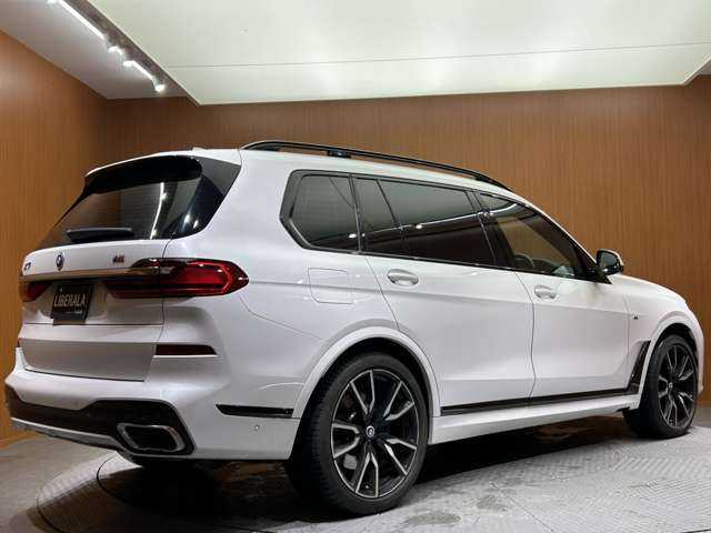 ＢＭＷ Ｘ７ xDrive35d Mスポーツ 千葉県 2020(令2)年 5.7万km ミネラルホワイト サンルーフ　/２列目コンフォートシート　/リアエンターテイメント　/ｈａｒｍａｎｋａｒｄｏｎ　/ＯＰ２２インチＡＷ　/茶革シート　/シートヒーター　/ベンチレーション　/電動リアゲート　/パーキングアシストプラス