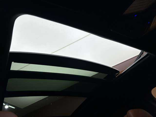 ＢＭＷ Ｘ７ xDrive35d Mスポーツ 千葉県 2020(令2)年 5.7万km ミネラルホワイト サンルーフ　/２列目コンフォートシート　/リアエンターテイメント　/ｈａｒｍａｎｋａｒｄｏｎ　/ＯＰ２２インチＡＷ　/茶革シート　/シートヒーター　/ベンチレーション　/電動リアゲート　/パーキングアシストプラス