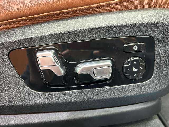 ＢＭＷ Ｘ７ xDrive35d Mスポーツ 千葉県 2020(令2)年 5.7万km ミネラルホワイト サンルーフ　/２列目コンフォートシート　/リアエンターテイメント　/ｈａｒｍａｎｋａｒｄｏｎ　/ＯＰ２２インチＡＷ　/茶革シート　/シートヒーター　/ベンチレーション　/電動リアゲート　/パーキングアシストプラス