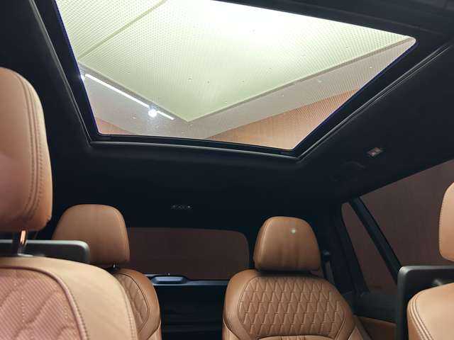 ＢＭＷ Ｘ７ xDrive35d Mスポーツ 千葉県 2020(令2)年 5.7万km ミネラルホワイト サンルーフ　/２列目コンフォートシート　/リアエンターテイメント　/ｈａｒｍａｎｋａｒｄｏｎ　/ＯＰ２２インチＡＷ　/茶革シート　/シートヒーター　/ベンチレーション　/電動リアゲート　/パーキングアシストプラス