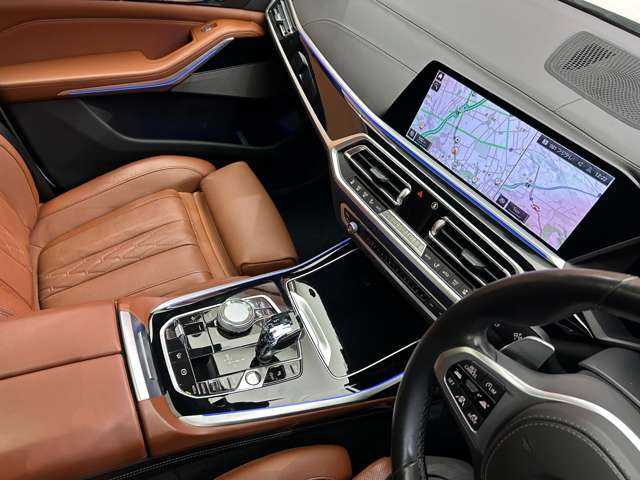 ＢＭＷ Ｘ７ xDrive35d Mスポーツ 千葉県 2020(令2)年 5.7万km ミネラルホワイト サンルーフ　/２列目コンフォートシート　/リアエンターテイメント　/ｈａｒｍａｎｋａｒｄｏｎ　/ＯＰ２２インチＡＷ　/茶革シート　/シートヒーター　/ベンチレーション　/電動リアゲート　/パーキングアシストプラス