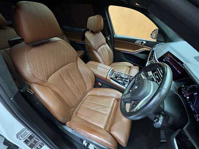 ＢＭＷ Ｘ７ xDrive35d Mスポーツ 千葉県 2020(令2)年 5.7万km ミネラルホワイト サンルーフ　/２列目コンフォートシート　/リアエンターテイメント　/ｈａｒｍａｎｋａｒｄｏｎ　/ＯＰ２２インチＡＷ　/茶革シート　/シートヒーター　/ベンチレーション　/電動リアゲート　/パーキングアシストプラス