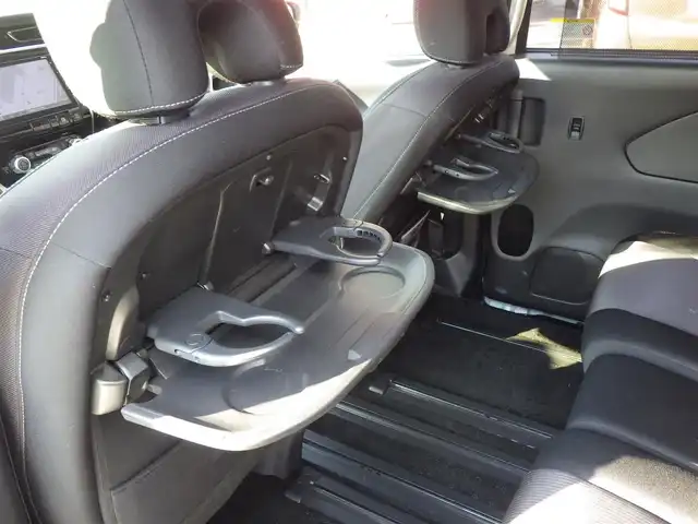 日産 セレナ ハイウェイスター 千葉県 2017(平29)年 6.4万km ブリリアントホワイトパール エマージェンシーブレーキ/プロパイロット/インテリジェントクルーズコントロール/ハンズフリー両側パワースライドドア/純正SDナビ/地デジTV/【BD/DVD/CD再生機能　Bluetooth接続】/アラウンドビューモニター/フリップダウンモニター/ドライブレコーダー/革巻きステアリング/ステアリングスイッチ/ETC/LEDヘッドライト/フォグライト/ウインカーミラー/コーナーセンサー/純正16インチアルミホイル/サイド/カーテンエアバッグ/インテリジェントキー