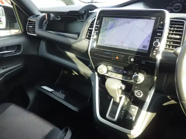 日産 セレナ ハイウェイスター 千葉県 2017(平29)年 6.4万km ブリリアントホワイトパール エマージェンシーブレーキ/プロパイロット/インテリジェントクルーズコントロール/ハンズフリー両側パワースライドドア/純正SDナビ/地デジTV/【BD/DVD/CD再生機能　Bluetooth接続】/アラウンドビューモニター/フリップダウンモニター/ドライブレコーダー/革巻きステアリング/ステアリングスイッチ/ETC/LEDヘッドライト/フォグライト/ウインカーミラー/コーナーセンサー/純正16インチアルミホイル/サイド/カーテンエアバッグ/インテリジェントキー