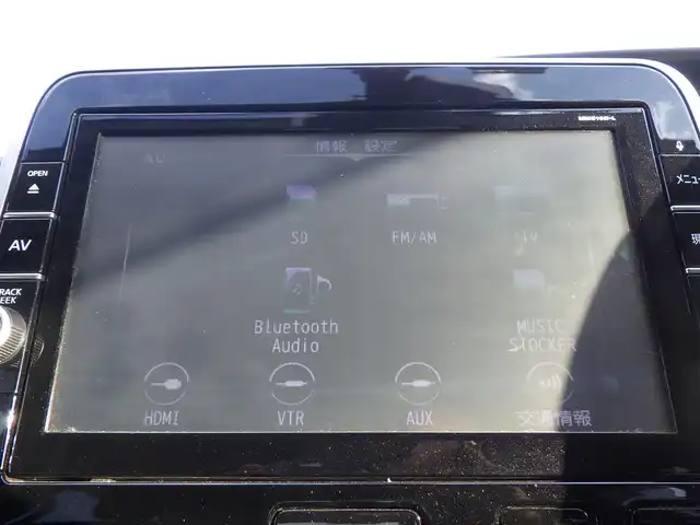 日産 セレナ ハイウェイスター 千葉県 2017(平29)年 6.4万km ブリリアントホワイトパール エマージェンシーブレーキ/プロパイロット/インテリジェントクルーズコントロール/ハンズフリー両側パワースライドドア/純正SDナビ/地デジTV/【BD/DVD/CD再生機能　Bluetooth接続】/アラウンドビューモニター/フリップダウンモニター/ドライブレコーダー/革巻きステアリング/ステアリングスイッチ/ETC/LEDヘッドライト/フォグライト/ウインカーミラー/コーナーセンサー/純正16インチアルミホイル/サイド/カーテンエアバッグ/インテリジェントキー