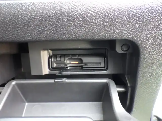 日産 セレナ ハイウェイスター 千葉県 2017(平29)年 6.4万km ブリリアントホワイトパール エマージェンシーブレーキ/プロパイロット/インテリジェントクルーズコントロール/ハンズフリー両側パワースライドドア/純正SDナビ/地デジTV/【BD/DVD/CD再生機能　Bluetooth接続】/アラウンドビューモニター/フリップダウンモニター/ドライブレコーダー/革巻きステアリング/ステアリングスイッチ/ETC/LEDヘッドライト/フォグライト/ウインカーミラー/コーナーセンサー/純正16インチアルミホイル/サイド/カーテンエアバッグ/インテリジェントキー