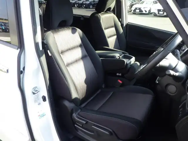 日産 セレナ ハイウェイスター 千葉県 2017(平29)年 6.4万km ブリリアントホワイトパール エマージェンシーブレーキ/プロパイロット/インテリジェントクルーズコントロール/ハンズフリー両側パワースライドドア/純正SDナビ/地デジTV/【BD/DVD/CD再生機能　Bluetooth接続】/アラウンドビューモニター/フリップダウンモニター/ドライブレコーダー/革巻きステアリング/ステアリングスイッチ/ETC/LEDヘッドライト/フォグライト/ウインカーミラー/コーナーセンサー/純正16インチアルミホイル/サイド/カーテンエアバッグ/インテリジェントキー