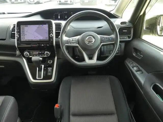 日産 セレナ ハイウェイスター 千葉県 2017(平29)年 6.4万km ブリリアントホワイトパール エマージェンシーブレーキ/プロパイロット/インテリジェントクルーズコントロール/ハンズフリー両側パワースライドドア/純正SDナビ/地デジTV/【BD/DVD/CD再生機能　Bluetooth接続】/アラウンドビューモニター/フリップダウンモニター/ドライブレコーダー/革巻きステアリング/ステアリングスイッチ/ETC/LEDヘッドライト/フォグライト/ウインカーミラー/コーナーセンサー/純正16インチアルミホイル/サイド/カーテンエアバッグ/インテリジェントキー