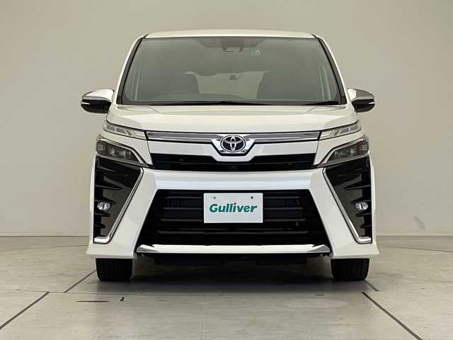 トヨタ ヴォクシー ZS 煌Ⅱ 愛知県 2020(令2)年 5.8万km ホワイトパールクリスタルシャイン トヨタセーフティセンス/ALPINE11型ナビ/両側パワースライドドア/クルーズコントロール/バックカメラ/コーナーセンサー/純正アルミホイール/LEDヘッドライト/リアオートエアコン/オートライト/ドライブレコーダー/ETC/衝突軽減システム/フルセグ/CD DVD/Bluetooth/ステアリングスイッチ/スマートキー/プッシュスタート