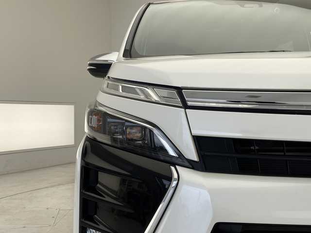 トヨタ ヴォクシー ZS 煌Ⅱ 愛知県 2020(令2)年 5.8万km ホワイトパールクリスタルシャイン トヨタセーフティセンス/ALPINE11型ナビ/両側パワースライドドア/クルーズコントロール/バックカメラ/コーナーセンサー/純正アルミホイール/LEDヘッドライト/リアオートエアコン/オートライト/ドライブレコーダー/ETC/衝突軽減システム/フルセグ/CD DVD/Bluetooth/ステアリングスイッチ/スマートキー/プッシュスタート