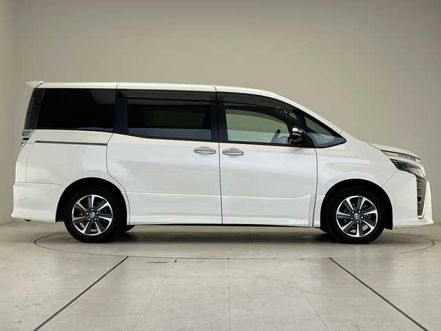 トヨタ ヴォクシー ZS 煌Ⅱ 愛知県 2020(令2)年 5.8万km ホワイトパールクリスタルシャイン トヨタセーフティセンス/ALPINE11型ナビ/両側パワースライドドア/クルーズコントロール/バックカメラ/コーナーセンサー/純正アルミホイール/LEDヘッドライト/リアオートエアコン/オートライト/ドライブレコーダー/ETC/衝突軽減システム/フルセグ/CD DVD/Bluetooth/ステアリングスイッチ/スマートキー/プッシュスタート