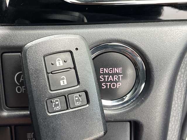 トヨタ ヴォクシー ZS 煌Ⅱ 愛知県 2020(令2)年 5.8万km ホワイトパールクリスタルシャイン トヨタセーフティセンス/ALPINE11型ナビ/両側パワースライドドア/クルーズコントロール/バックカメラ/コーナーセンサー/純正アルミホイール/LEDヘッドライト/リアオートエアコン/オートライト/ドライブレコーダー/ETC/衝突軽減システム/フルセグ/CD DVD/Bluetooth/ステアリングスイッチ/スマートキー/プッシュスタート