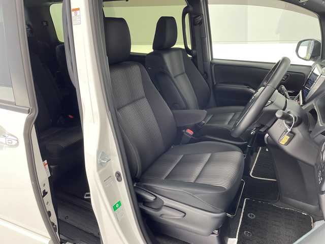 トヨタ ヴォクシー ZS 煌Ⅱ 愛知県 2020(令2)年 5.8万km ホワイトパールクリスタルシャイン トヨタセーフティセンス/ALPINE11型ナビ/両側パワースライドドア/クルーズコントロール/バックカメラ/コーナーセンサー/純正アルミホイール/LEDヘッドライト/リアオートエアコン/オートライト/ドライブレコーダー/ETC/衝突軽減システム/フルセグ/CD DVD/Bluetooth/ステアリングスイッチ/スマートキー/プッシュスタート