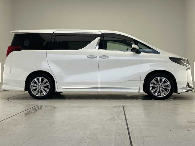 トヨタ アルファード S タイプゴールド 愛知県 2021(令3)年 4.3万km ホワイトパールクリスタルシャイン トヨタセーフティセンス/純正9型ディスプレイオーディオナビ/フリップダウンモニター/三眼LEDヘッドライト/レーダークルーズコントロール/バックカメラ/電動リアゲート/コーナーセンサー/純正アルミホイール/リアオートエアコン/オートマチックハイビーム/ドライブレコーダー/ETC/衝突軽減システム/Bluetooth/ステアリングスイッチ/スマートキー/プッシュスタート