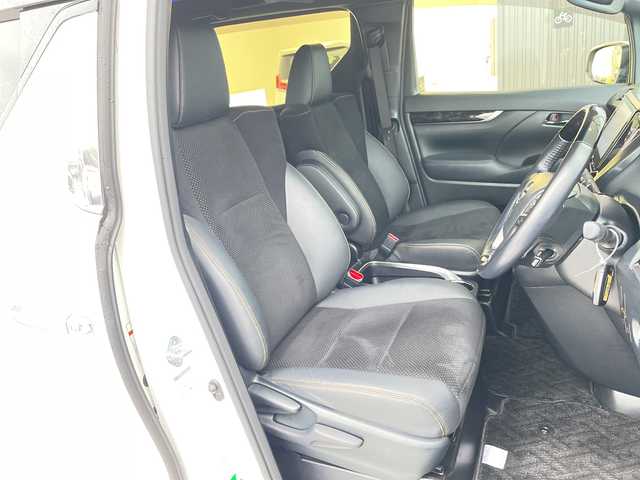 トヨタ アルファード S タイプゴールド 愛知県 2021(令3)年 4.3万km ホワイトパールクリスタルシャイン トヨタセーフティセンス/純正9型ディスプレイオーディオナビ/フリップダウンモニター/三眼LEDヘッドライト/レーダークルーズコントロール/バックカメラ/電動リアゲート/コーナーセンサー/純正アルミホイール/リアオートエアコン/オートマチックハイビーム/ドライブレコーダー/ETC/衝突軽減システム/Bluetooth/ステアリングスイッチ/スマートキー/プッシュスタート