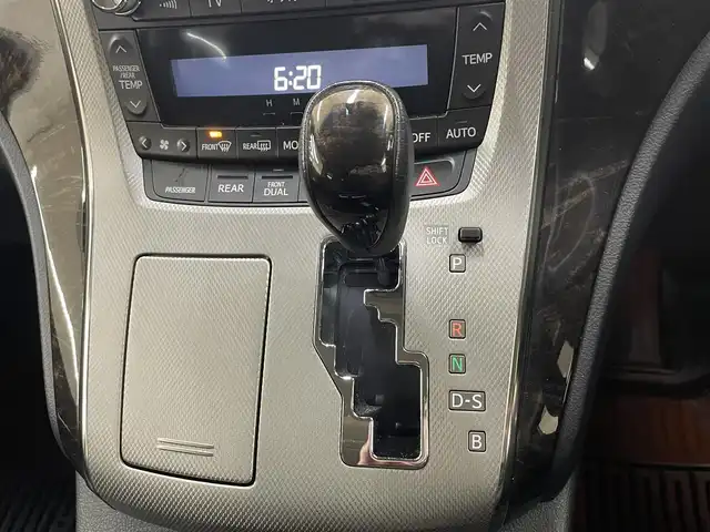 トヨタ ヴェルファイア ハイブリット ZR Gエディション 道央・札幌 2012(平24)年 4万km ブラック ・4WD/・寒冷地仕様/・純正ナビ/フルセグTV/DVD/CD/MSV/BT/・パノラミックビューモニター/・リヤフリップダウンモニター/・プレミアムサウンドシステム/・サンルーフ/・パワーバックドア/・クルーズコントロール/・両側パワースライドドア/・AC100V100W電源/・パーキングセンサー/・AFS/・ワイパーデアイサー/・ビルトインETC/・レザーシート/・前席パワーシート/・前席シートヒーター/・モデリスタマフラー/・HID/・フロントフォグ/・プッシュスタート/・スマートキー/・ドアバイザー/・電格ミラー