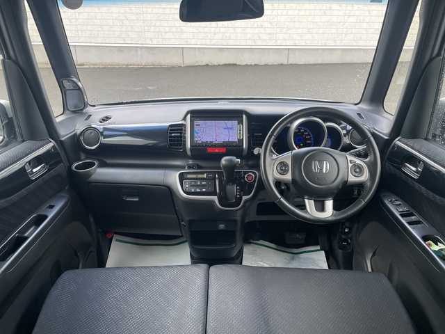 ホンダ Ｎ ＢＯＸ カスタム G ターボ Aパッケージ 山形県 2014(平26)年 7.1万km カトラリーシルバーM ４WD・ターボエンジン/純正SDナビ/AM/FM/ワンセグTV/CD/DVD/Bluetooth接続/ETC/バックカメラ/両側パワースライドドア/衝突軽減ブレーキ/横滑り防止装置/クルーズコントロール/パドルシフト/アイドリングストップ/LEDヘッドライト/社外15インチアルミホイール/純正ドアバイザー