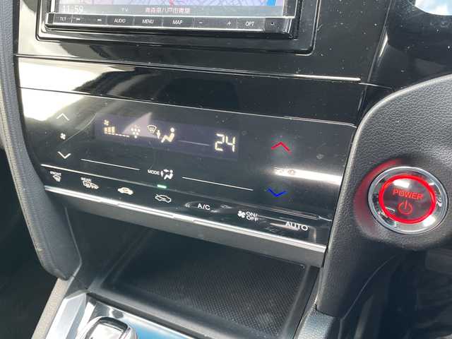 ホンダ シャトル ハイブリッド ホンダセンシング 青森県 2018(平30)年 11.3万km プラチナホワイトパール 4WD/社外SDナビ・フルセグTV/CD・DVD・Bluetooth・USB・SD/バックカメラ/ホンダセンシング/衝突軽減ブレーキ/追従クルーズコントロール/レーンキープアシスト/前方ドライブレコーダー/ワイパーデアイサー/ビルトインETC/プッシュスタート/スマートキー/LEDフォグランプ