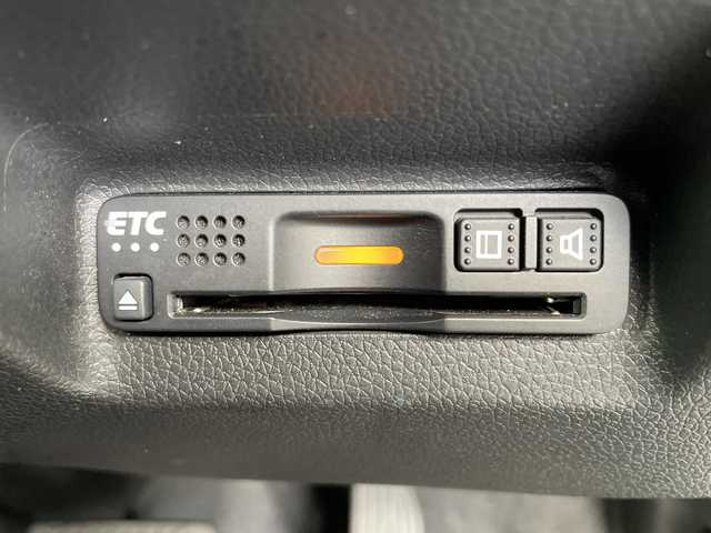 ホンダ シャトル ハイブリッド ホンダセンシング 青森県 2018(平30)年 11.3万km プラチナホワイトパール 4WD/社外SDナビ・フルセグTV/CD・DVD・Bluetooth・USB・SD/バックカメラ/ホンダセンシング/衝突軽減ブレーキ/追従クルーズコントロール/レーンキープアシスト/前方ドライブレコーダー/ワイパーデアイサー/ビルトインETC/プッシュスタート/スマートキー/LEDフォグランプ