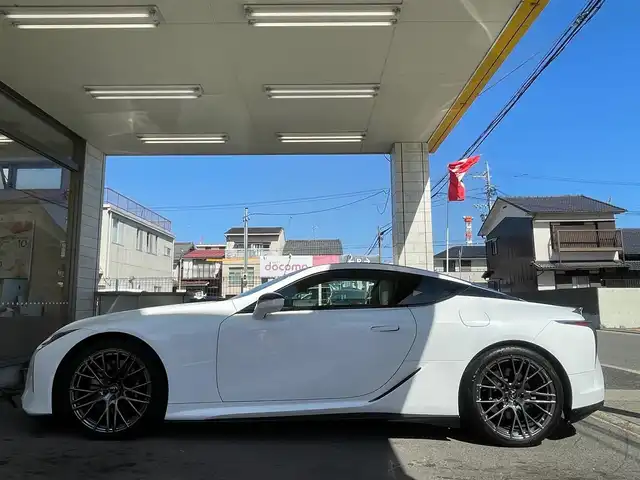 レクサス ＬＣ 500 Lパッケージ 愛知県 2017(平29)年 5.9万km ホワイトノーヴァガラスフレーク /当店買取/法人車両//マークレビンソン//純正ナビ/フルセグTV/CD/DVD/ブルートゥース/USB//バックカメラ/クリアランスソナー//レクサスセーフティシステム＋//PCS/LKA/BSM/RCTA/レーダークルーズコントロール//HUD//白革シート/オレンジ×紺色内装/アルカンターラルーフ//ガラスルーフ//純正21AW/F245/40/R21/R275/35/21//パドルシフト/ビルトインETC2.0//TVキャンセラー//保証書/スペアキー//ディーラー記録簿H30/R346年