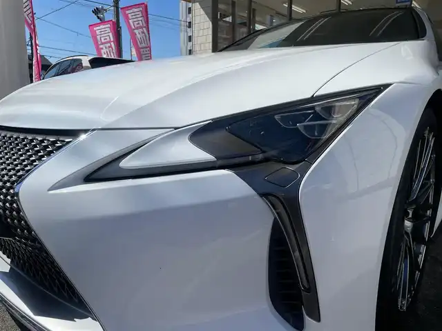 レクサス ＬＣ 500 Lパッケージ 愛知県 2017(平29)年 5.9万km ホワイトノーヴァガラスフレーク /当店買取/法人車両//マークレビンソン//純正ナビ/フルセグTV/CD/DVD/ブルートゥース/USB//バックカメラ/クリアランスソナー//レクサスセーフティシステム＋//PCS/LKA/BSM/RCTA/レーダークルーズコントロール//HUD//白革シート/オレンジ×紺色内装/アルカンターラルーフ//ガラスルーフ//純正21AW/F245/40/R21/R275/35/21//パドルシフト/ビルトインETC2.0//TVキャンセラー//保証書/スペアキー//ディーラー記録簿H30/R346年