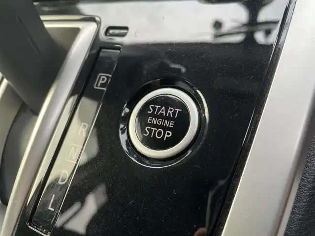 日産 セレナ ハイウェイスター Vセレクション 福岡県 2017(平29)年 4.6万km ダイヤモンドブラック 純正9型SDナビ(フルセグTV/CD/DVD/BT)アラウンドビューモニター後席フリップダウンモニターエマージェンシーブレーキコーナーセンサー両側パワスラパーキングアシストクルコンETCUSBポート純正LEDヘッドライト純正フロアマット純正アルミホイール16スマートキープッシュスタート