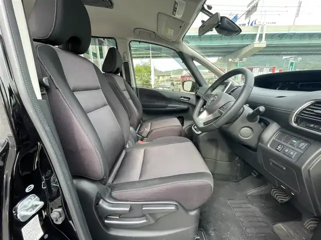 日産 セレナ ハイウェイスター Vセレクション 福岡県 2017(平29)年 4.6万km ダイヤモンドブラック 純正9型SDナビ(フルセグTV/CD/DVD/BT)アラウンドビューモニター後席フリップダウンモニターエマージェンシーブレーキコーナーセンサー両側パワスラパーキングアシストクルコンETCUSBポート純正LEDヘッドライト純正フロアマット純正アルミホイール16スマートキープッシュスタート