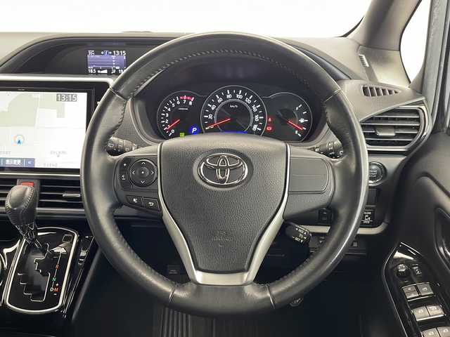 トヨタ ノア Si ダブルバイビー 愛知県 2018(平30)年 4.8万km ブラック 衝突被害軽減ブレーキ/純正10.4インチSDナビ（あり）/フリップダウンモニター/両側パワースライドドア/クルーズコントロール/フルセグTV/CD DVD/Bluetooth/バックカメラ/純正アルミホイール/LEDヘッドライト/リアオートエアコン/オートマチックハイビーム/ETC2.0/ステアリングスイッチ/スマートキー/プッシュスタート