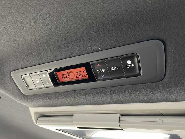 トヨタ ノア Si ダブルバイビー 愛知県 2018(平30)年 4.8万km ブラック 衝突被害軽減ブレーキ/純正10.4インチSDナビ（あり）/フリップダウンモニター/両側パワースライドドア/クルーズコントロール/フルセグTV/CD DVD/Bluetooth/バックカメラ/純正アルミホイール/LEDヘッドライト/リアオートエアコン/オートマチックハイビーム/ETC2.0/ステアリングスイッチ/スマートキー/プッシュスタート