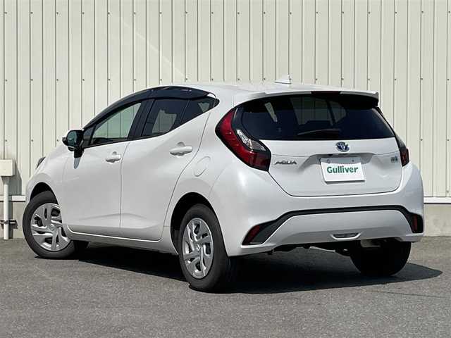 トヨタ アクア X 山形県 2023(令5)年 1.9万km プラチナホワイトパールマイカ ワンオーナー/セーフティセンス/純正ディスプレイオーディオ/　【USB BT Miracast】/バックカメラ/ステアリングスイッチ/レーダークルーズコントロール/ミラーヒーター/ヘッドライトレベライザー/LEDライト/純正フロアマット/スペアキーあり