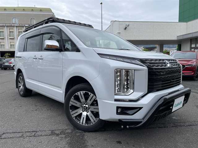 三菱 デリカＤ：５ P 静岡県 2022(令4)年 1.9万km ホワイトダイヤモンド 4WD/ワンオーナー/純正メモリナビ・フルセグTV/Bluetooth/CD/DVD/SD/USB/・マルチアラウンドモニター/(リヤビュー/フロントビュー/サイドビュー/アラウンドビュー)/ドライブレコーダー(前後)/モニター付きルームミラー(マルチアラウンドモニター)/社外フリップダウンモニター/レーダークルーズコントロール/e-アシスト（予防安全技術）/・衝突被害軽減ブレーキシステム/・誤発進抑制システム/・車線逸脱警報システム/・オートマチックハイビーム/・後側方車両検知警報システム/・後退時車両検知警報システム/横滑り防止/プッシュスタート/スマートキー2個/オートLEDヘッドライト/フォグライト/パドルシフト/アイドリングストップ/ルーフラック/パワーバックドア/革巻きステアリング/ステアリングリモコン/・オーディオ/・ハンズフリー通話/・マルチアラウンドモニター/ハンドルヒーター/シートヒーター(D/N席)/パワーシート(D席)/ビルトインETC/純正フロアマット/純正荷室マット/アームレスト/ルーフキャリア/取扱説明書/新車時保証書/ナビ取扱説明書