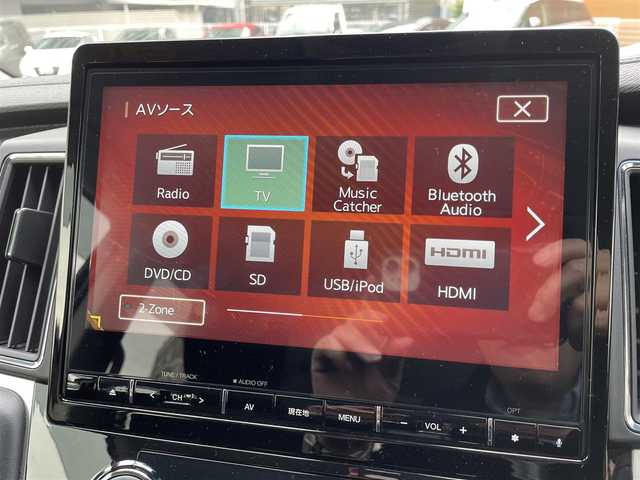 三菱 デリカＤ：５ P 静岡県 2022(令4)年 1.9万km ホワイトダイヤモンド 4WD/ワンオーナー/純正メモリナビ・フルセグTV/Bluetooth/CD/DVD/SD/USB/・マルチアラウンドモニター/(リヤビュー/フロントビュー/サイドビュー/アラウンドビュー)/ドライブレコーダー(前後)/モニター付きルームミラー(マルチアラウンドモニター)/社外フリップダウンモニター/レーダークルーズコントロール/e-アシスト（予防安全技術）/・衝突被害軽減ブレーキシステム/・誤発進抑制システム/・車線逸脱警報システム/・オートマチックハイビーム/・後側方車両検知警報システム/・後退時車両検知警報システム/横滑り防止/プッシュスタート/スマートキー2個/オートLEDヘッドライト/フォグライト/パドルシフト/アイドリングストップ/ルーフラック/パワーバックドア/革巻きステアリング/ステアリングリモコン/・オーディオ/・ハンズフリー通話/・マルチアラウンドモニター/ハンドルヒーター/シートヒーター(D/N席)/パワーシート(D席)/ビルトインETC/純正フロアマット/純正荷室マット/アームレスト/ルーフキャリア/取扱説明書/新車時保証書/ナビ取扱説明書