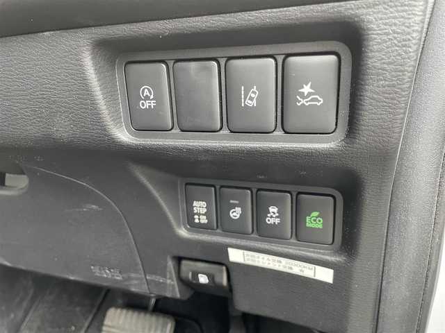 三菱 デリカＤ：５ P 静岡県 2022(令4)年 1.9万km ホワイトダイヤモンド 4WD/ワンオーナー/純正メモリナビ・フルセグTV/Bluetooth/CD/DVD/SD/USB/・マルチアラウンドモニター/(リヤビュー/フロントビュー/サイドビュー/アラウンドビュー)/ドライブレコーダー(前後)/モニター付きルームミラー(マルチアラウンドモニター)/社外フリップダウンモニター/レーダークルーズコントロール/e-アシスト（予防安全技術）/・衝突被害軽減ブレーキシステム/・誤発進抑制システム/・車線逸脱警報システム/・オートマチックハイビーム/・後側方車両検知警報システム/・後退時車両検知警報システム/横滑り防止/プッシュスタート/スマートキー2個/オートLEDヘッドライト/フォグライト/パドルシフト/アイドリングストップ/ルーフラック/パワーバックドア/革巻きステアリング/ステアリングリモコン/・オーディオ/・ハンズフリー通話/・マルチアラウンドモニター/ハンドルヒーター/シートヒーター(D/N席)/パワーシート(D席)/ビルトインETC/純正フロアマット/純正荷室マット/アームレスト/ルーフキャリア/取扱説明書/新車時保証書/ナビ取扱説明書