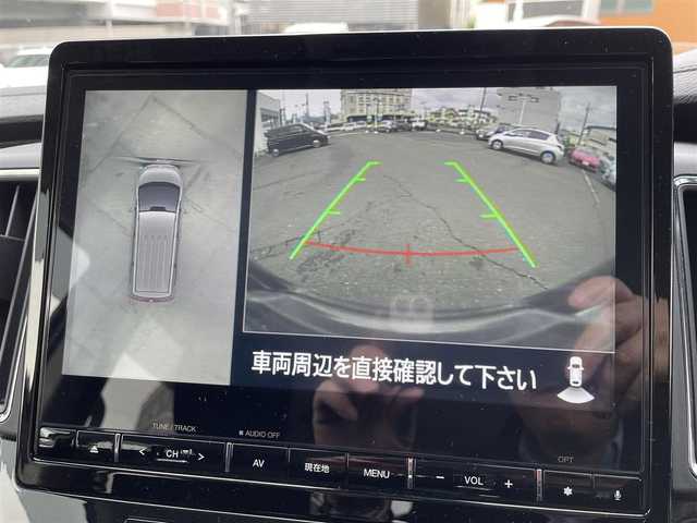 三菱 デリカＤ：５ P 静岡県 2022(令4)年 1.9万km ホワイトダイヤモンド 4WD/ワンオーナー/純正メモリナビ・フルセグTV/Bluetooth/CD/DVD/SD/USB/・マルチアラウンドモニター/(リヤビュー/フロントビュー/サイドビュー/アラウンドビュー)/ドライブレコーダー(前後)/モニター付きルームミラー(マルチアラウンドモニター)/社外フリップダウンモニター/レーダークルーズコントロール/e-アシスト（予防安全技術）/・衝突被害軽減ブレーキシステム/・誤発進抑制システム/・車線逸脱警報システム/・オートマチックハイビーム/・後側方車両検知警報システム/・後退時車両検知警報システム/横滑り防止/プッシュスタート/スマートキー2個/オートLEDヘッドライト/フォグライト/パドルシフト/アイドリングストップ/ルーフラック/パワーバックドア/革巻きステアリング/ステアリングリモコン/・オーディオ/・ハンズフリー通話/・マルチアラウンドモニター/ハンドルヒーター/シートヒーター(D/N席)/パワーシート(D席)/ビルトインETC/純正フロアマット/純正荷室マット/アームレスト/ルーフキャリア/取扱説明書/新車時保証書/ナビ取扱説明書