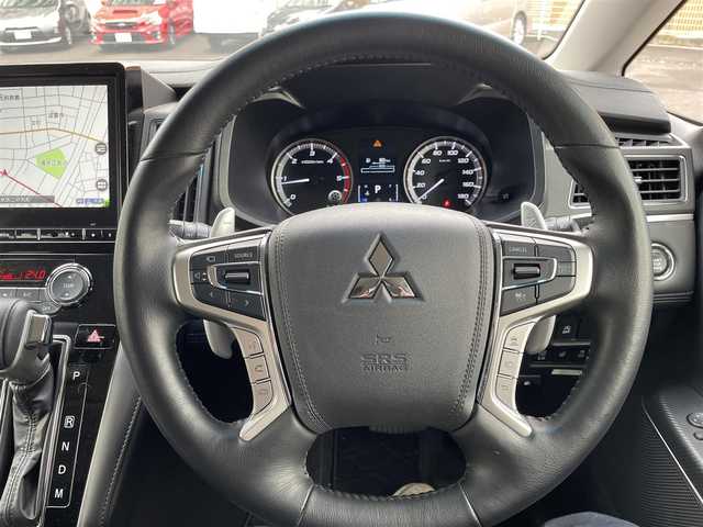 三菱 デリカＤ：５ P 静岡県 2022(令4)年 1.9万km ホワイトダイヤモンド 4WD/ワンオーナー/純正メモリナビ・フルセグTV/Bluetooth/CD/DVD/SD/USB/・マルチアラウンドモニター/(リヤビュー/フロントビュー/サイドビュー/アラウンドビュー)/ドライブレコーダー(前後)/モニター付きルームミラー(マルチアラウンドモニター)/社外フリップダウンモニター/レーダークルーズコントロール/e-アシスト（予防安全技術）/・衝突被害軽減ブレーキシステム/・誤発進抑制システム/・車線逸脱警報システム/・オートマチックハイビーム/・後側方車両検知警報システム/・後退時車両検知警報システム/横滑り防止/プッシュスタート/スマートキー2個/オートLEDヘッドライト/フォグライト/パドルシフト/アイドリングストップ/ルーフラック/パワーバックドア/革巻きステアリング/ステアリングリモコン/・オーディオ/・ハンズフリー通話/・マルチアラウンドモニター/ハンドルヒーター/シートヒーター(D/N席)/パワーシート(D席)/ビルトインETC/純正フロアマット/純正荷室マット/アームレスト/ルーフキャリア/取扱説明書/新車時保証書/ナビ取扱説明書