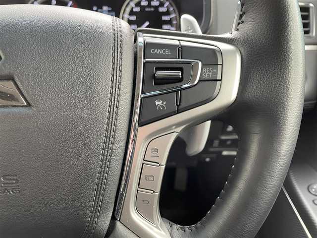 三菱 デリカＤ：５ P 静岡県 2022(令4)年 1.9万km ホワイトダイヤモンド 4WD/ワンオーナー/純正メモリナビ・フルセグTV/Bluetooth/CD/DVD/SD/USB/・マルチアラウンドモニター/(リヤビュー/フロントビュー/サイドビュー/アラウンドビュー)/ドライブレコーダー(前後)/モニター付きルームミラー(マルチアラウンドモニター)/社外フリップダウンモニター/レーダークルーズコントロール/e-アシスト（予防安全技術）/・衝突被害軽減ブレーキシステム/・誤発進抑制システム/・車線逸脱警報システム/・オートマチックハイビーム/・後側方車両検知警報システム/・後退時車両検知警報システム/横滑り防止/プッシュスタート/スマートキー2個/オートLEDヘッドライト/フォグライト/パドルシフト/アイドリングストップ/ルーフラック/パワーバックドア/革巻きステアリング/ステアリングリモコン/・オーディオ/・ハンズフリー通話/・マルチアラウンドモニター/ハンドルヒーター/シートヒーター(D/N席)/パワーシート(D席)/ビルトインETC/純正フロアマット/純正荷室マット/アームレスト/ルーフキャリア/取扱説明書/新車時保証書/ナビ取扱説明書