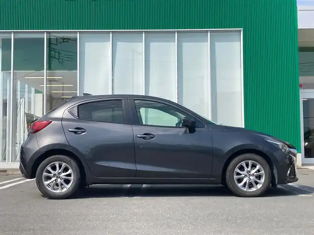 マツダ デミオ 13S 静岡県 2016(平28)年 5.6万km マシーングレープレミアムM エンジンスタートストップ/パワーステアリング/パワーウィンドウ/アイドリングストップ/スマートキー/オートエアコン/ETC/USB入力端子/バックカメラ/純正ナビ（CD.DVD.BT.ワンセグ）/純正フロアマット/純正アルミホイール/D席N席シートヒーター/ABS/横滑り防止装置/オートライト/LEDライト/W+サイドエアバック/衝突軽減システム