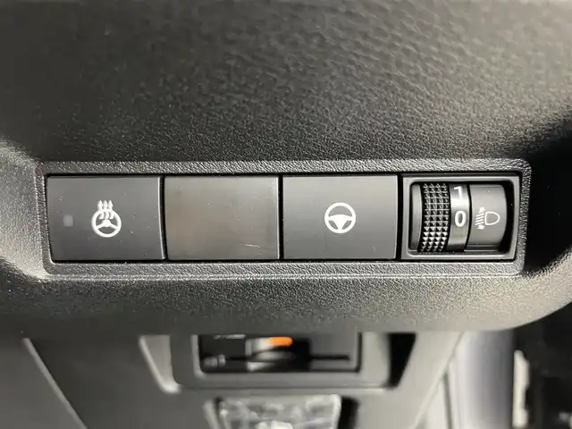 日産 ノート X FOUR 富山県 2022(令4)年 3.7万km ダークメタルグレー 4WD/純正メーカーナビ9インチ（AM/FM/BT/USB）/フルセグテレビ/プロパイロット（衝突軽減システム）/アラウンドビューカメラ（全方位）/バックカメラ/置くだけ充電/D席、N席シートヒーター/ハンドルヒーター/デジタルインナーミラー/クルーズコントロール/ハンドル支援装置/ビルトインETC/オートライト/横滑り防止措置/純正フロアマット