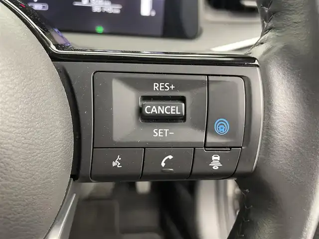 日産 ノート X FOUR 富山県 2022(令4)年 3.7万km ダークメタルグレー 4WD/純正メーカーナビ9インチ（AM/FM/BT/USB）/フルセグテレビ/プロパイロット（衝突軽減システム）/アラウンドビューカメラ（全方位）/バックカメラ/置くだけ充電/D席、N席シートヒーター/ハンドルヒーター/デジタルインナーミラー/クルーズコントロール/ハンドル支援装置/ビルトインETC/オートライト/横滑り防止措置/純正フロアマット