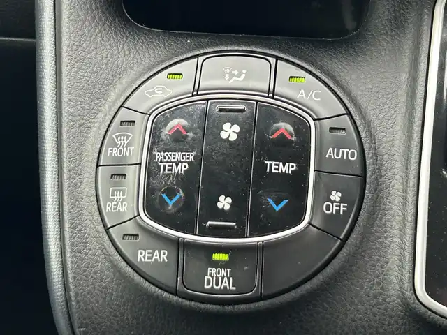 トヨタ ヴォクシー ZS 煌 奈良県 2015(平27)年 6.2万km ホワイトパールクリスタルシャイン ALPINEナビ /フルセグTV /両側パワースライドドア /バックカメラ /スマートキー /純正フロアマット /純正アルミホイール /リアサーキュレータ- /LEDヘッドライト /オートライト /盗難防止装置 /ETC
