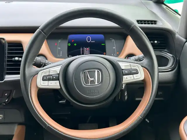 ホンダ フィット e:HEVリュクス 宮城県 2020(令2)年 5.3万km シャイニンググレーM アームレスト付センターコンソールボックス＋ワイヤレス充電器/＝＝＝/ホンダセンシング/●衝突軽減ブレーキ〈CMBS〉/●誤発進抑制機能/●後方誤発進抑制機能/●近距離衝突軽減ブレーキ/●歩行者事故低減ステアリング/●路外逸脱抑制機能/●渋滞追従機能付アダプティブ・クルーズ・コントロール〈ACC〉/●車線維持支援システム〈LKAS〉/●先行車発進お知らせ機能/●標識認識機能/●オートハイビーム/パーキングセンサーシステム/純正8インチナビ/・CD/DVD/・Bluetooth/・フルセグTV/バックカメラ/ETC/ドライブレコーダー/充電用USBジャック（急速充電対応タイプ2個付）/ハーフレザーシート/シートヒーター/革巻きステアリング/ステアリングスイッチ/電動パーキングブレーキ/ブレーキホールド/LEDヘッドランプ/フォグランプ/オートライト/スマートキー＆プッシュスタート/電動格納ミラー/フルオート・エアコンディショナー/純正16インチAW/純正フロアマット/ドアバイザー/W/サイド/カーテンエアバッグ