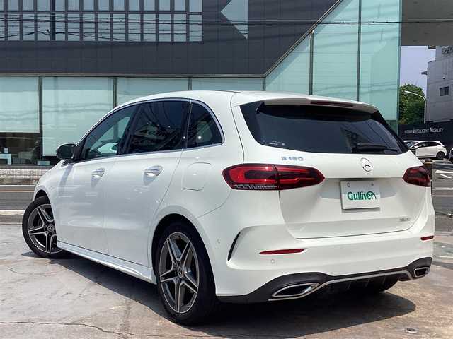 メルセデス・ベンツ Ｂ１８０ AMGライン 京都府 2019(令1)年 0.8万km ポーラホワイト ワンオーナー/パノラミックスライディングＳＲ/レーダーセーフティＰＫＧ/ＡＭＧレザーエクスクルーシブＰＫＧ/　ブラック　グレー　ツートンレザー/　６４色アンビエントライト/ナビゲーションＰＫＧ/　フルセグＴＶ/アドバンスドＰＫＧ/　360度カメラ　カラーＨＵＤ　アドバンスドサウンド/前後クリアランスソナー/ＰＷバックドア/前席ＰＷシート/前席シートヒーター/おくだけ充電/ビルトインETC/ＬＥＤヘッドライト/アダクティブハイビーム/レーダークルーズ/ＢＳＭ/キーレスゴー×２/新車保証書/取扱説明書