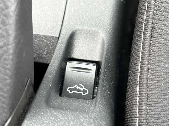 ダイハツ コペン ローブ 茨城県 2016(平28)年 3.5万km リキッドシルバーM 社外SDナビ/AM/FM/CD/TV/AUX/横滑り防止装置/盗難防止装置/シートヒーター/LEDライト/フォグランプ/純正フロアマット/純正16インチアルミホイール/ステアリングリモコン/スマートキー/プッシュスタート/ETC/禁煙車