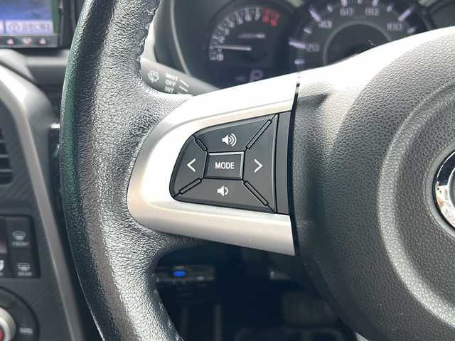 ダイハツ コペン ローブ 茨城県 2016(平28)年 3.5万km リキッドシルバーM 社外SDナビ/AM/FM/CD/TV/AUX/横滑り防止装置/盗難防止装置/シートヒーター/LEDライト/フォグランプ/純正フロアマット/純正16インチアルミホイール/ステアリングリモコン/スマートキー/プッシュスタート/ETC/禁煙車
