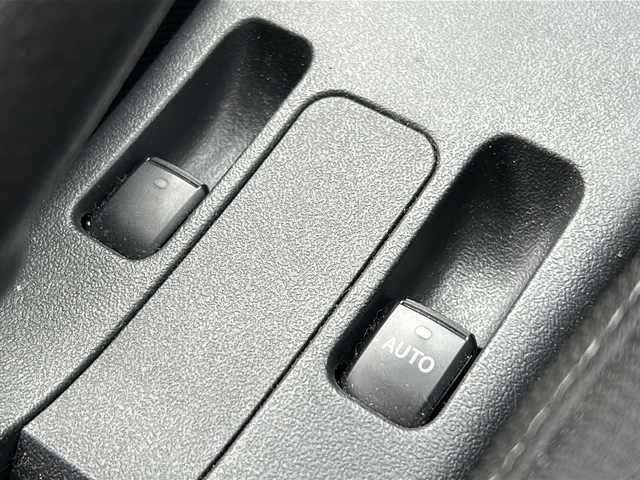 ダイハツ コペン ローブ 茨城県 2016(平28)年 3.5万km リキッドシルバーM 社外SDナビ/AM/FM/CD/TV/AUX/横滑り防止装置/盗難防止装置/シートヒーター/LEDライト/フォグランプ/純正フロアマット/純正16インチアルミホイール/ステアリングリモコン/スマートキー/プッシュスタート/ETC/禁煙車