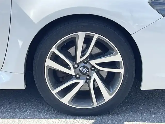 スバル レヴォーグ 1．6GT－S アイサイト 佐賀県 2014(平26)年 11.6万km クリスタルホワイトP （株)IDOMが運営する【じしゃロン佐賀店】の自社ローン専用車両になります。/こちらは現金またはオートローンご利用時の価格です。自社ローンご希望の方は別途その旨お申付け下さい/・アイサイトVer3/（カラー認識/アクティブレーンキープ/ツーリングアシスト）/・純正18インチアルミホイール（ガンメタ/切削光輝）/・ヘッドランプベゼル/・ホークアイヘッドランプ/・Dシェイプステアリングホイール/（ハンドルがD字型）/・メッキパーツ