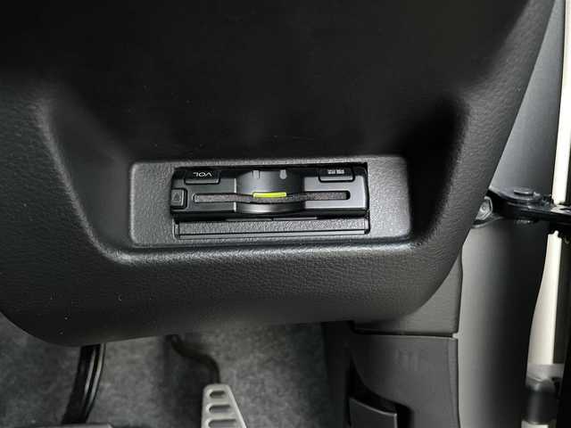スズキ アルト ワークス 愛知県 2016(平28)年 4.1万km スチールシルバーM 純正ナビ(CN-E202Z)/・CD/・AM/FM/・ワンセグテレビ/衝突軽減ブレーキ/ETC/プッシュスタート/スマートキー/純正15インチアルミホイール/RECAROシート/キセノンヘッドライト/オートライト/ドアバイザー/純正フロアマット