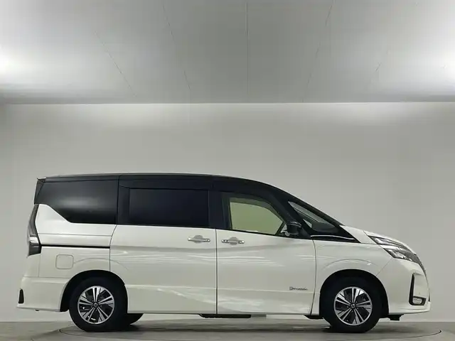 日産 セレナ e－パワー ハイウェイスター V 埼玉県 2019(令1)年 3.1万km ブリリアントホワイトパール 2トーン 禁煙車　純正１０インチナビ　１１インチ後席モニター　両側電動スライドドア　全方位カメラ　ＥＴＣ　前後ドライブレコーダー　クルーズコントロール　フルセグＴＶ　ＬＥＤヘッドライト　ＢＳＭ　衝突被害軽減